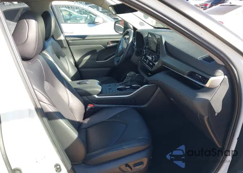 2024 Toyota Highlander Xle z USA, uszkodzony, nr VIN 5TDKDRAH4RS052389